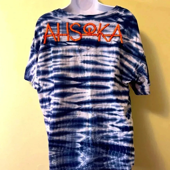Star Wars Ahsoka tied dyed blue women’s shirt  Hot Topic. NWT - Picture 4 of 6
